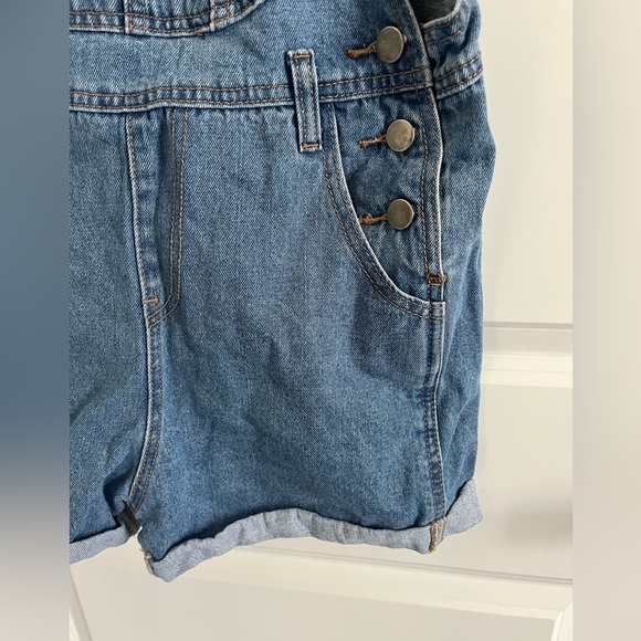 Cute overalls - Picture 3 of 5